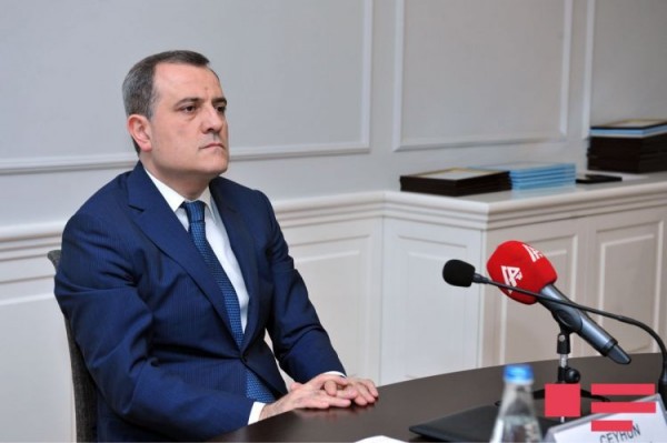 Nazir müavini aksiya keçirən tələbələrlə görüşdü: Sabah qərar veriləcək