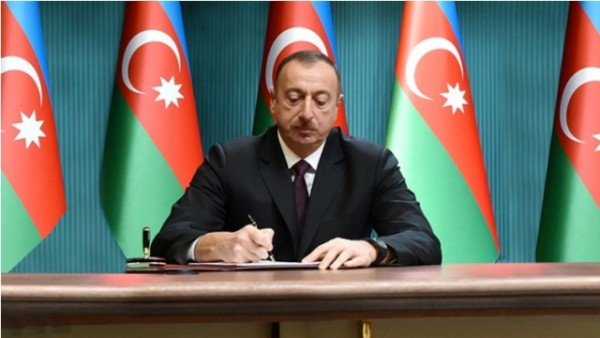 Prezident özünə yeni köməkçilər təyin etdi - Administrasiyada dəyişikliklər edildi