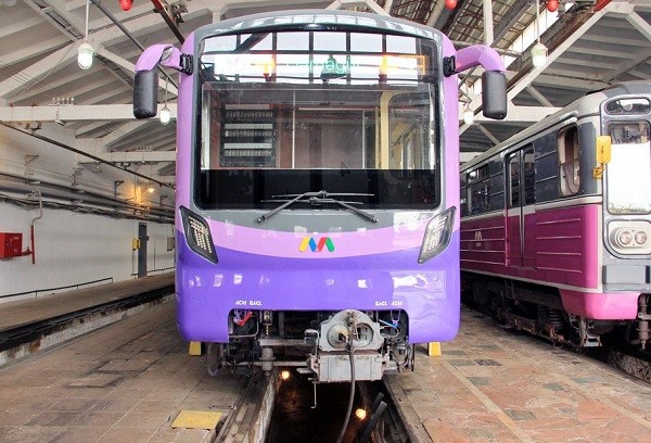 Metropoliten xəttə ilk yubiley qatarını buraxdı