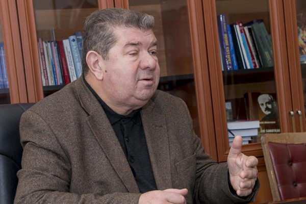 Professor: “Rəsulzadə ilə Heydər Əliyevi qarşı-qarşıya qoyanlar nadan adamlardır”
