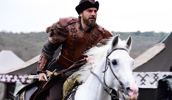 “Diriliş Ertuğrul“un baş qəhrəmanının ölüm xəbəri yayıldı