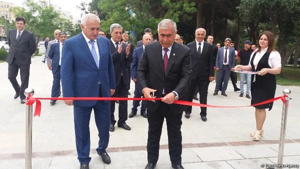 Hüseyn Cavid prospektində yeni piyada keçidi açıldı (FOTO)