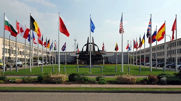 Müdafiə naziri NATO toplantısında iştirak edəcək