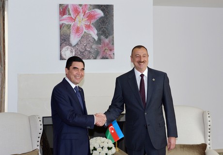 İlham Əliyev Berdıməhəmmədovu təbrik etdi