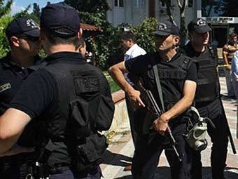 İstanbulda polislə atışma: yaralılar var