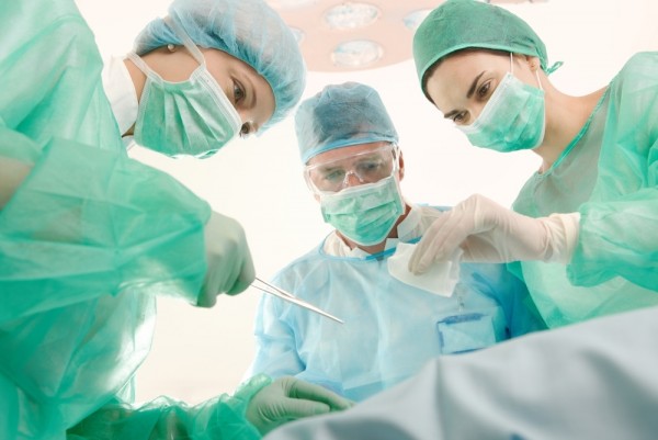 Meyitdən donor kimi istifadə edən göz həkimlərinə dair iddialara RƏSMİ CAVAB