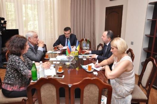 ADU-nun rektoru Kamal Abdulla Rumıniyanın səfiri ilə görüşüb