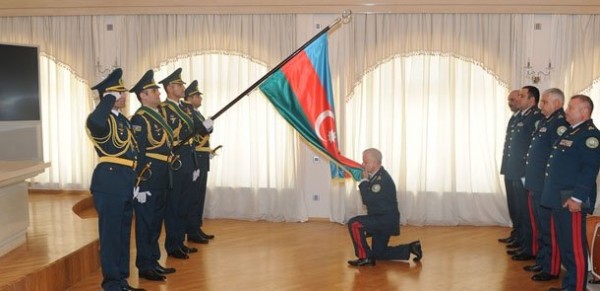 İstefaya gedən general yola salındı