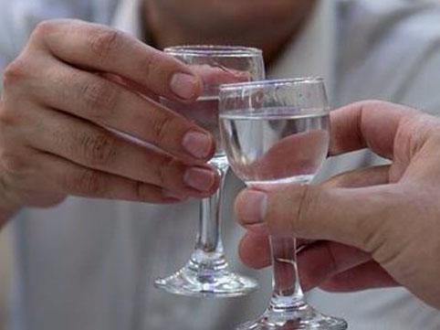 Yevlaxda 10 yaşlı uşaq araqdan zəhərləndi
