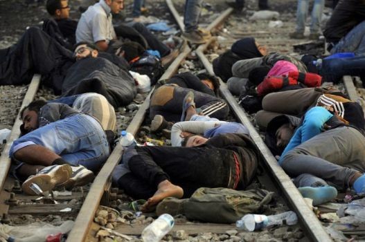 Suriyada müharibə nəticəsində 330 mindən çox adam ölüb