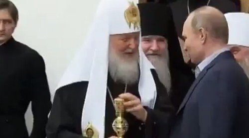 Putin patriarx Kirili iki dəfə itələdi