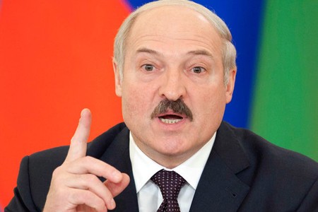 Bir-birimizin yanında olmalıyıq - Lukaşenko