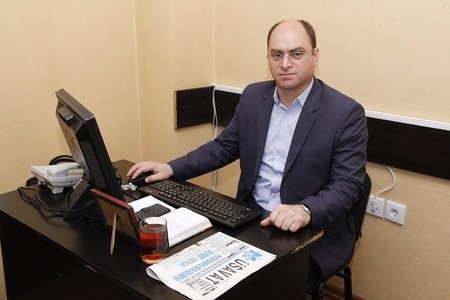 Tanınmış jurnalistin pulunu oğurladılar