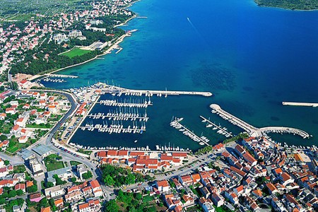 Xorvatiyada küçədə çimərlik geyimində gəzmək qadağan olunub