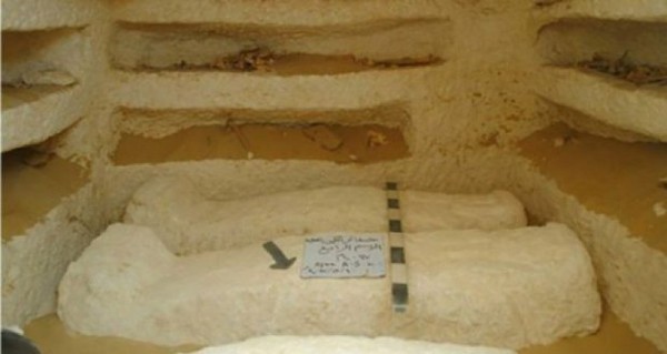 Arxeoloqlar Misirdə qədim sərdabaları olan məzarlıq aşkar ediblər