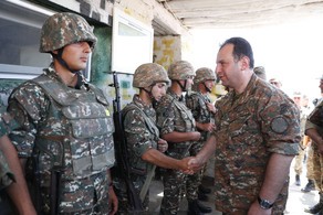 Erməni vəkil: “Zabitlərin çoxu Ermənistanı tərk etmək niyyətindədirlər”