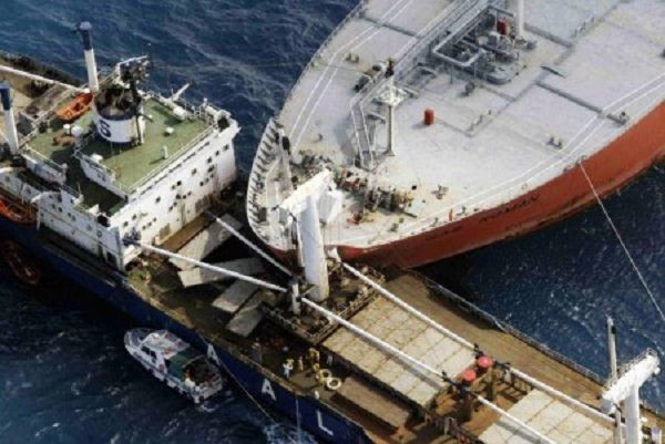İraqda iki gəmi toqquşdu: Ölənlər var