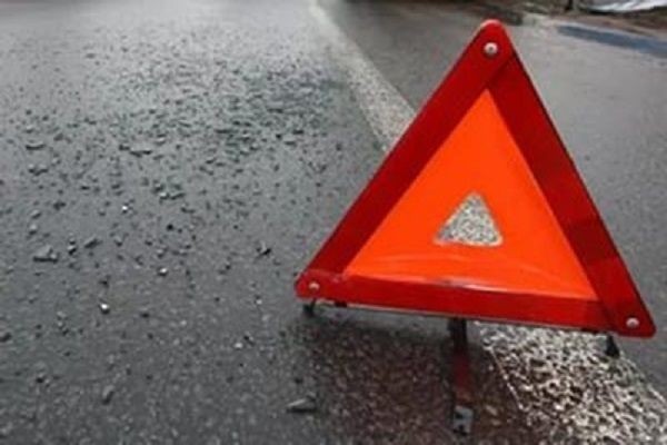 Britaniyada yük avtomobilləri mikroavtobusla toqquşub: ölənlər və yaralananlar var