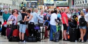 750 rusiyalı turist Türkiyədə “girov” vəziyyətində qalıb