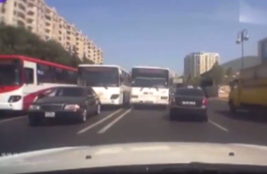 Bakıda avtobus sürücülərinin təhlükəli hərəkətləri