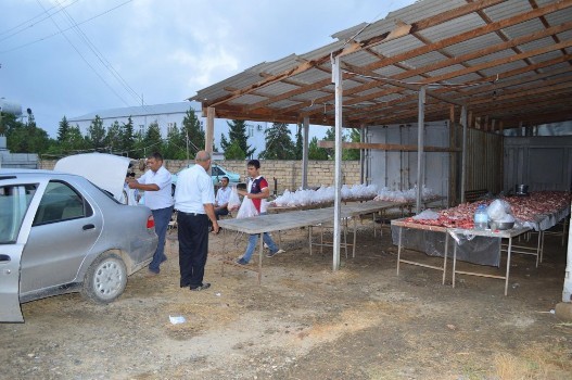 Laçın rayonundan olan aztəminatlı ailələrə qurban payları verilib