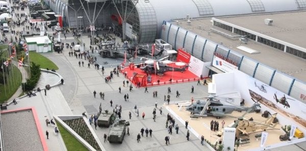 Azərbaycanın Müdafiə naziri “MSPO - 2017” sərgisində iştirak edir