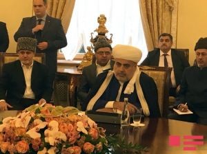 Allahşükür Paşazadə Patriarx Kirilli Bakıdakı erməni kilsəsinə dəvət edib