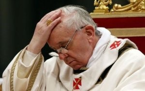 Kolumbiyada roma papasının qaşı yarıldı