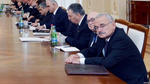 Məmurlar məcburi köçkünləri hökumətlə qarşıdurma həddinə çatdırıb - Bəyanat