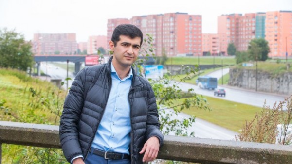 Estoniyanın tanınmış “Öhtuleht” qəzeti azərbaycanlı gəncdən yazdı