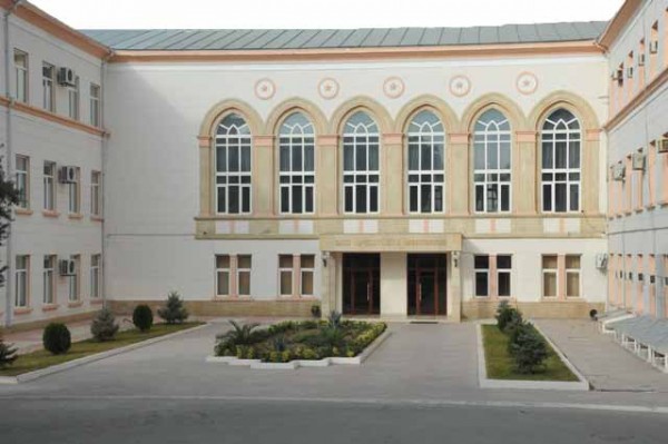 Bakıda müğənniləri hədələyib pulunu alan şəxslərin məhkəməsi başlayıb