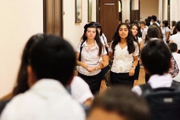 640 yerlik məktəbdə 2670 şagird oxuyur - Bakıda 4 növbəli məktəb