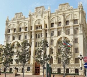 DİN-in mətbuat xidməti Bakıda saxlanılan gey-fahişələrdə QİÇS aşkarlanması haqda
