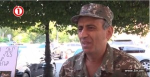 Keçmiş hərbçi Ermənistanın müdafiə nazirini oğurluqda ittiham edir