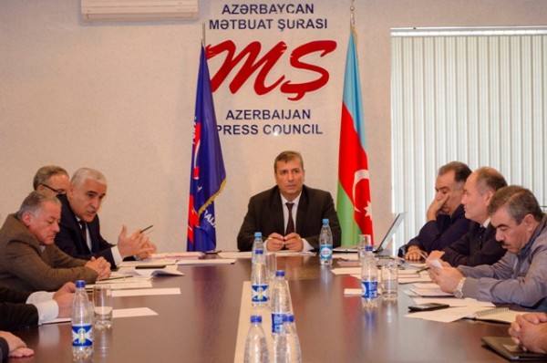 Rektor üç saytı şikayət etdi - Mətbuat Şurası araşdırdı