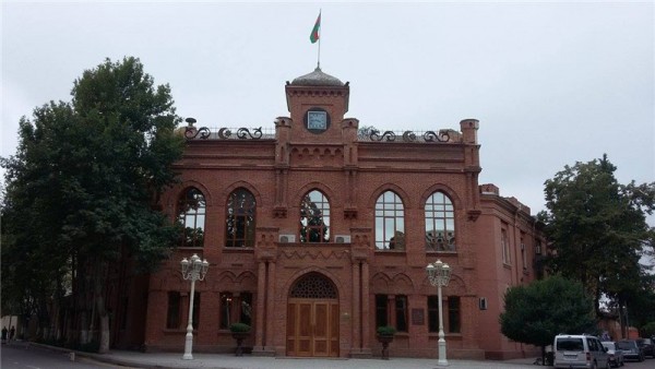 Gəncədə universitet müəllimi bıçaqlandı
