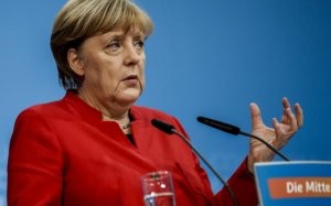Angela Merkel: “Türkiyə ilə danışıqları dayandırmayacağıq”