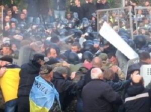 Kiyevdə polislə toqquşmalarda 11 nəfər saxlanılıb