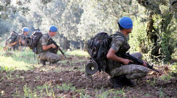 Türk ordusu 90 suriyalı qadına təlim keçdi