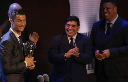 “Mükafatı Messiyə deyil, Ronaldoya vermək ruhumu yaraladı“ - Maradona