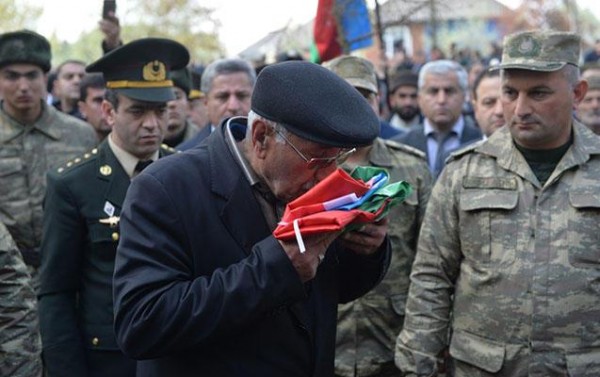 Şəhid atasının şəklini tirajlayanlara: “Yazıq görkəmli şəkillər paylaşmayın!”