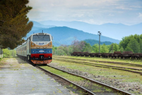 Bakı-Tbilisi-Qars dəmiryolu ilə ilk qatar bu gün Qarsa çatdı