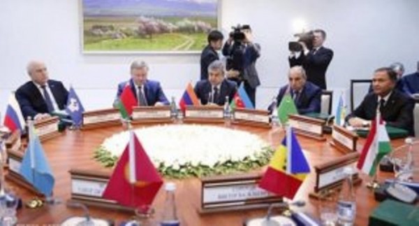 MDB-nin iclasında Ermənistan və Kolumbiya bayraqlarını dəyişik saldılar