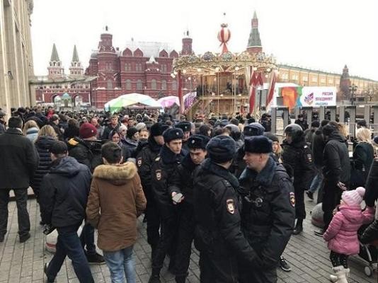 Moskva qarışdı: Həbslər var