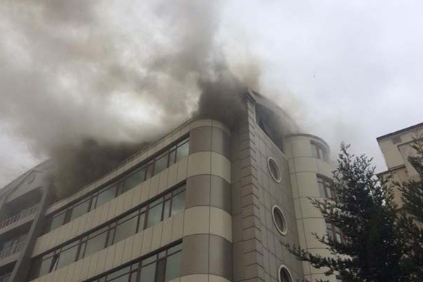 Bakıda biznes mərkəzi YANIR-FOTO