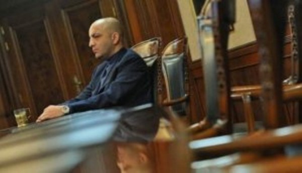 Rusiya KİV-i Mübariz Mənsimova “atəşi” davam etdirir