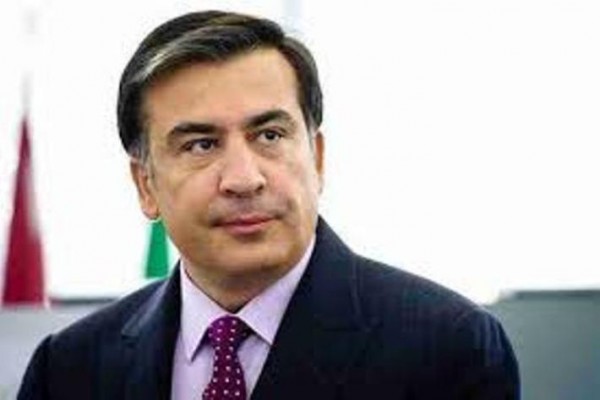 Saakaşvilinin sürücüsünü amansızcasına döydülər