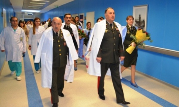 İki hərbçi ailəsi Silahlı Qüvvələrin Baş Klinik Hospitalında sevindi  -FOTOLAR