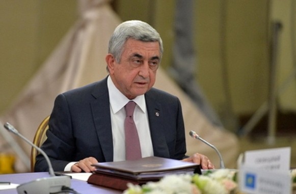 Sərkisyan tələbələri əsgər aparan qanunu imzaladı