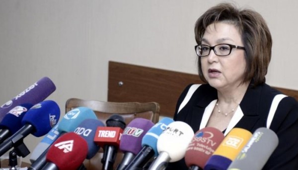 Məleykə Abbaszadə: Bizim valideynlər müəllimə yol tapmaq üçün hər bir üsula əl atırlar